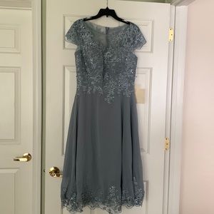 Mother of the groom dress never worn, tags still on. Size 12.